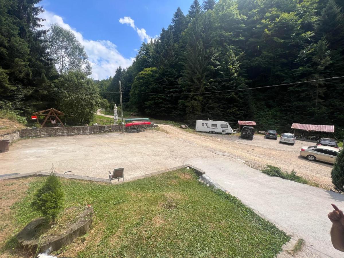 Barlogul Din Vidraru Hotel Curtea De Arges Exterior photo