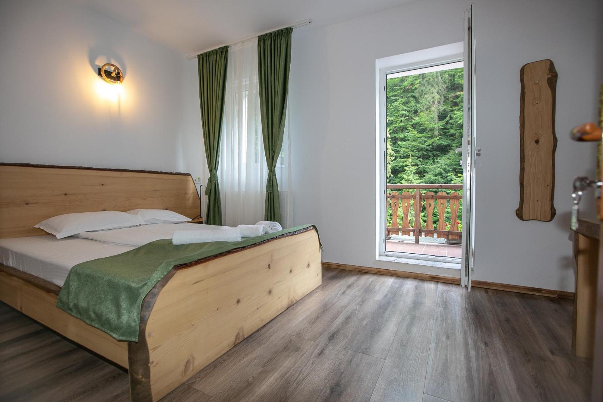 Barlogul Din Vidraru Hotel Curtea De Arges Exterior photo